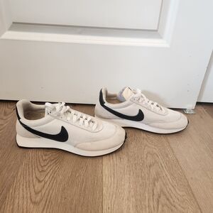 Nike Waffle Debut White Beige Black Retro Running Sneakers